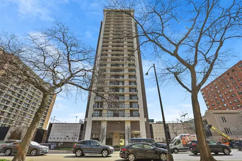 5855 N Sheridan Rd #17F, Chicago, IL 60660