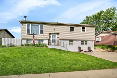15324 James Dr, Oak Forest, IL 60452