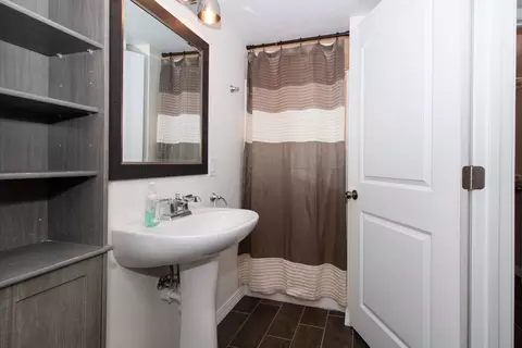 Bath - 2 Ivey Ct, Bloomington, IL 61701 photo 4 of 4