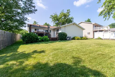 Exterior - 2 Ivey Ct, Bloomington, IL 61701 photo 4 of 7