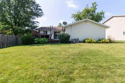 Exterior - 2 Ivey Ct, Bloomington, IL 61701 photo 5 of 7