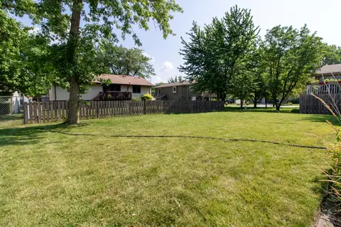 Exterior - 2 Ivey Ct, Bloomington, IL 61701 photo 6 of 7