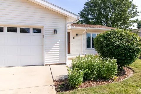 Exterior - 2 Ivey Ct, Bloomington, IL 61701 photo 1 of 7
