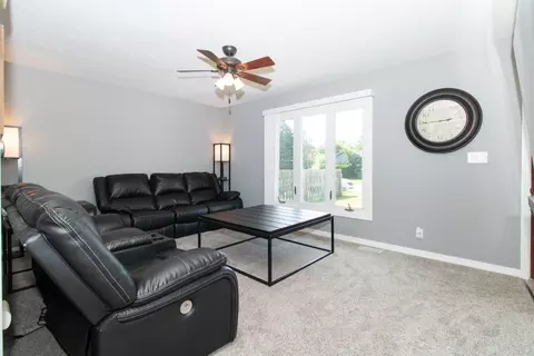 Living - 2 Ivey Ct, Bloomington, IL 61701 photo 3 of 4