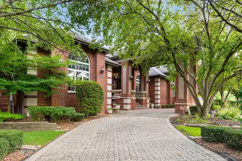 10219 Cherrywood Ln, Munster, IN 46321