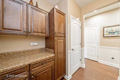 2445 Vista Trl, Elgin, IL 60124 photo 24