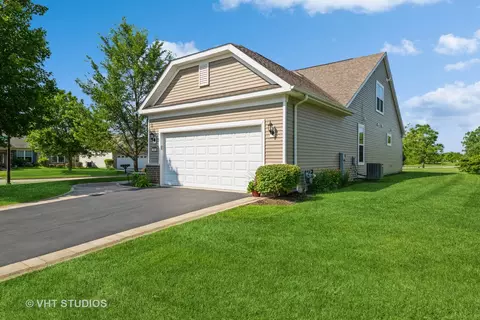 2445 Vista Trl, Elgin, IL 60124 photo 3