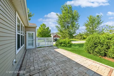 2445 Vista Trl, Elgin, IL 60124 photo 33