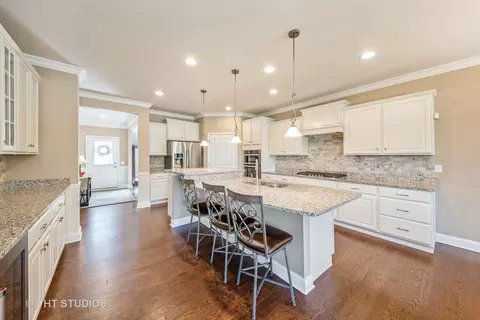 2445 Vista Trl, Elgin, IL 60124 photo 9