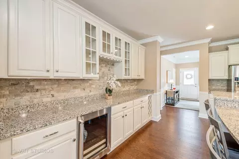 2445 Vista Trl, Elgin, IL 60124 photo 10