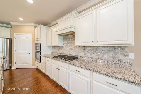 2445 Vista Trl, Elgin, IL 60124 photo 11