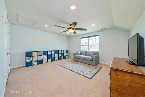2445 Vista Trl, Elgin, IL 60124 photo 31