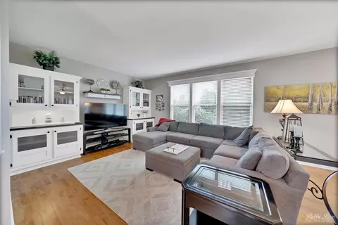 Living - 5 Quayside Ct, Algonquin, IL 60102 photo 1 of 2