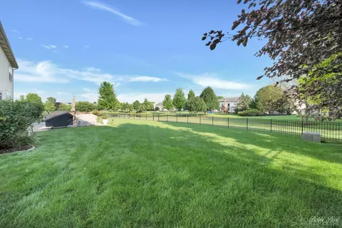 Exterior - 5 Quayside Ct, Algonquin, IL 60102 photo 3 of 5