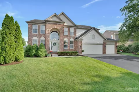 5 Quayside Ct, Algonquin, IL 60102