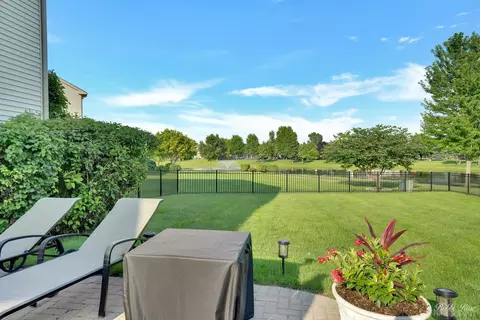 Exterior - 5 Quayside Ct, Algonquin, IL 60102 photo 4 of 5
