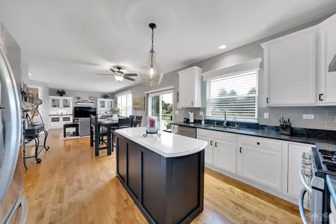 Kitchen - 5 Quayside Ct, Algonquin, IL 60102 photo 2 of 4
