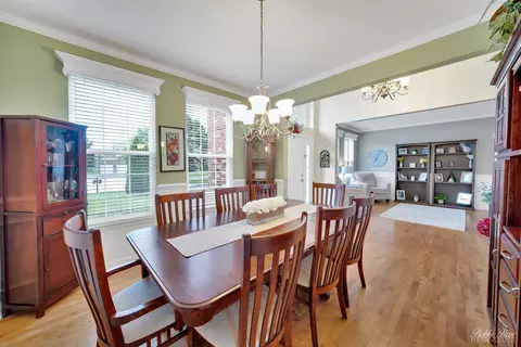 Dining - 5 Quayside Ct, Algonquin, IL 60102 photo 2 of 2