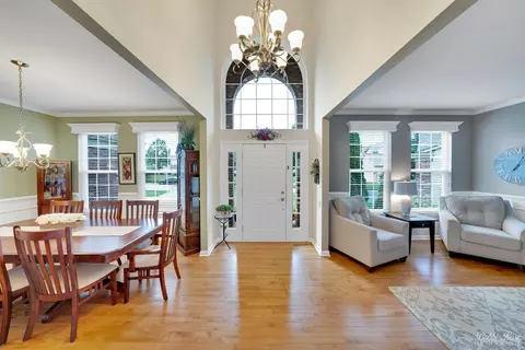 Entry Way - 5 Quayside Ct, Algonquin, IL 60102 photo 1 of 2