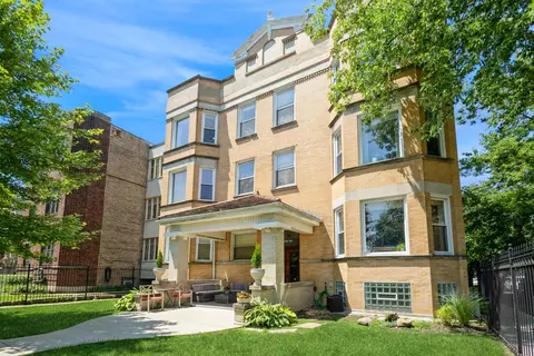 2452 N Kedzie Blvd #3, Chicago, IL 60647