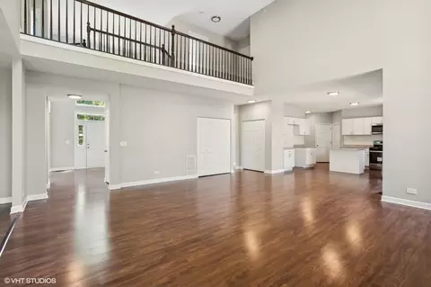 Living - 1489 Fox Path Ln, Hoffman Estates, IL 60192 photo 6 of 7
