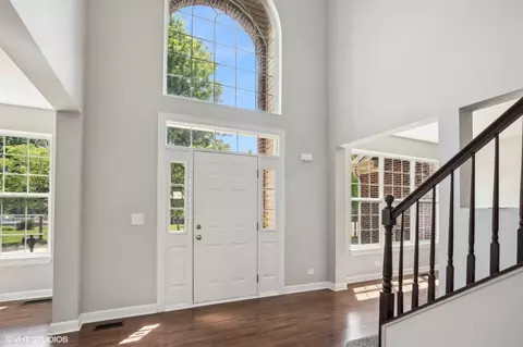 Entry Way - 1489 Fox Path Ln, Hoffman Estates, IL 60192 photo 1 of 2