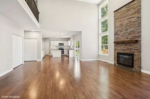 Living - 1489 Fox Path Ln, Hoffman Estates, IL 60192 photo 5 of 7