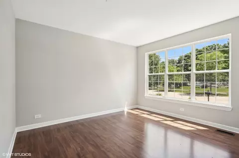 Living - 1489 Fox Path Ln, Hoffman Estates, IL 60192 photo 1 of 7