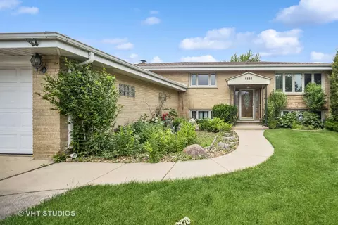 1686 W Woodland Ave, Addison, IL 60101