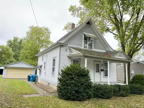 808 S Walnut St, Pontiac, IL 61764