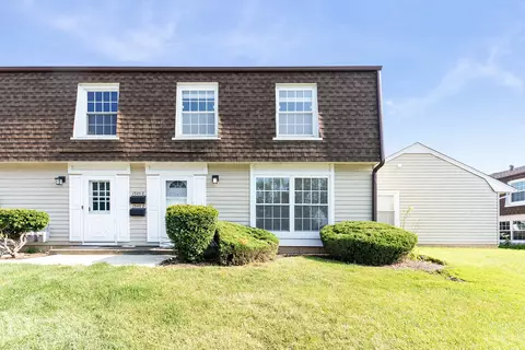 1545 Woodcutter Ln #C, Wheaton, IL 60189