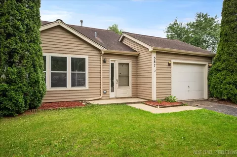 387 Chaparral Cir, Elgin, IL 60120