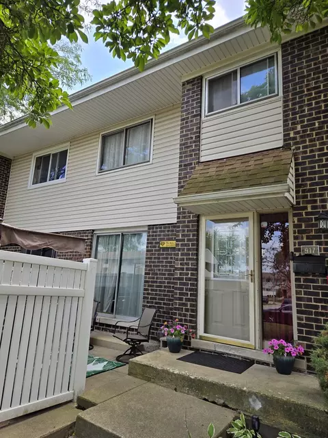 917 White Oak Ln, University Park, IL 60484