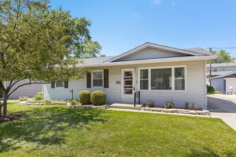 222 E Maxon Ln, Streamwood, IL 60107