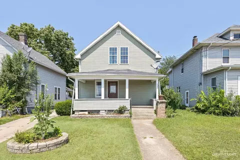 667 S Lake St, Aurora, IL 60506