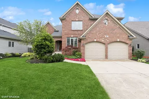 109 E 56th St, Westmont, IL 60559