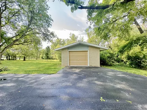 1346 Long St, Dixon, IL 61021 photo 3
