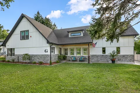 8454 S 85th Ct, Hickory Hills, IL 60457