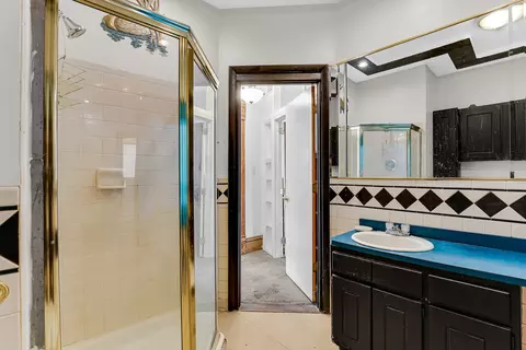 Bath - 654 N Central Ave, Chicago, IL 60644 photo 2 of 3