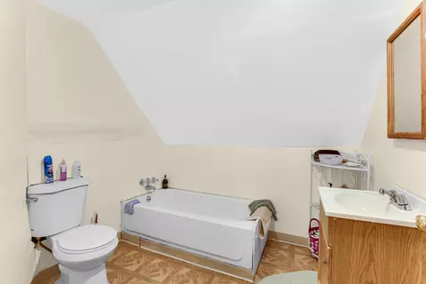 Bath - 654 N Central Ave, Chicago, IL 60644 photo 3 of 3