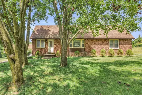 1366 Treasure Ln, White Heath, IL 61884