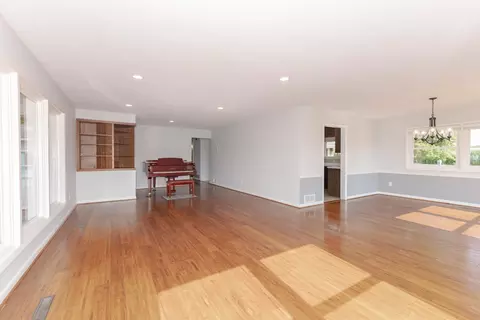 Living - 9919 E 1200 North Rd, Bloomington, IL 61705 photo 3 of 7