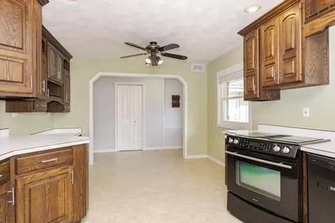 Kitchen - 9919 E 1200 North Rd, Bloomington, IL 61705 photo 4 of 5