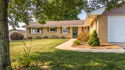 Exterior - 9919 E 1200 North Rd, Bloomington, IL 61705 photo 3 of 15
