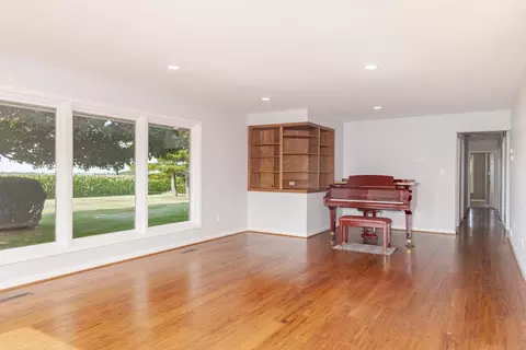 Living - 9919 E 1200 North Rd, Bloomington, IL 61705 photo 2 of 7