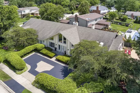 1319 Horizon Ln, Northbrook, IL 60062