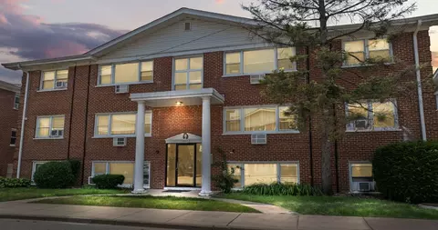 10113 Hartford Ct #1C, Schiller Park, IL 60176