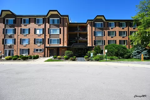 1117 S Old Wilke Rd #104, Arlington Heights, IL 60005