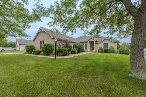 463 Hesburgh Dr, Manteno, IL 60950