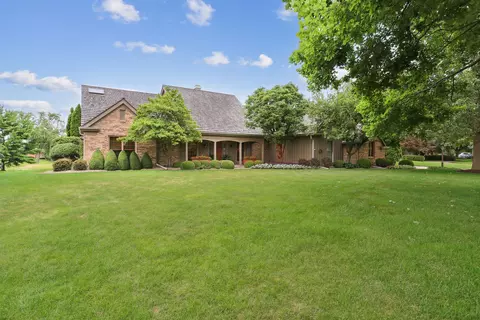 4010 Lake Point Rd, Champaign, IL 61822